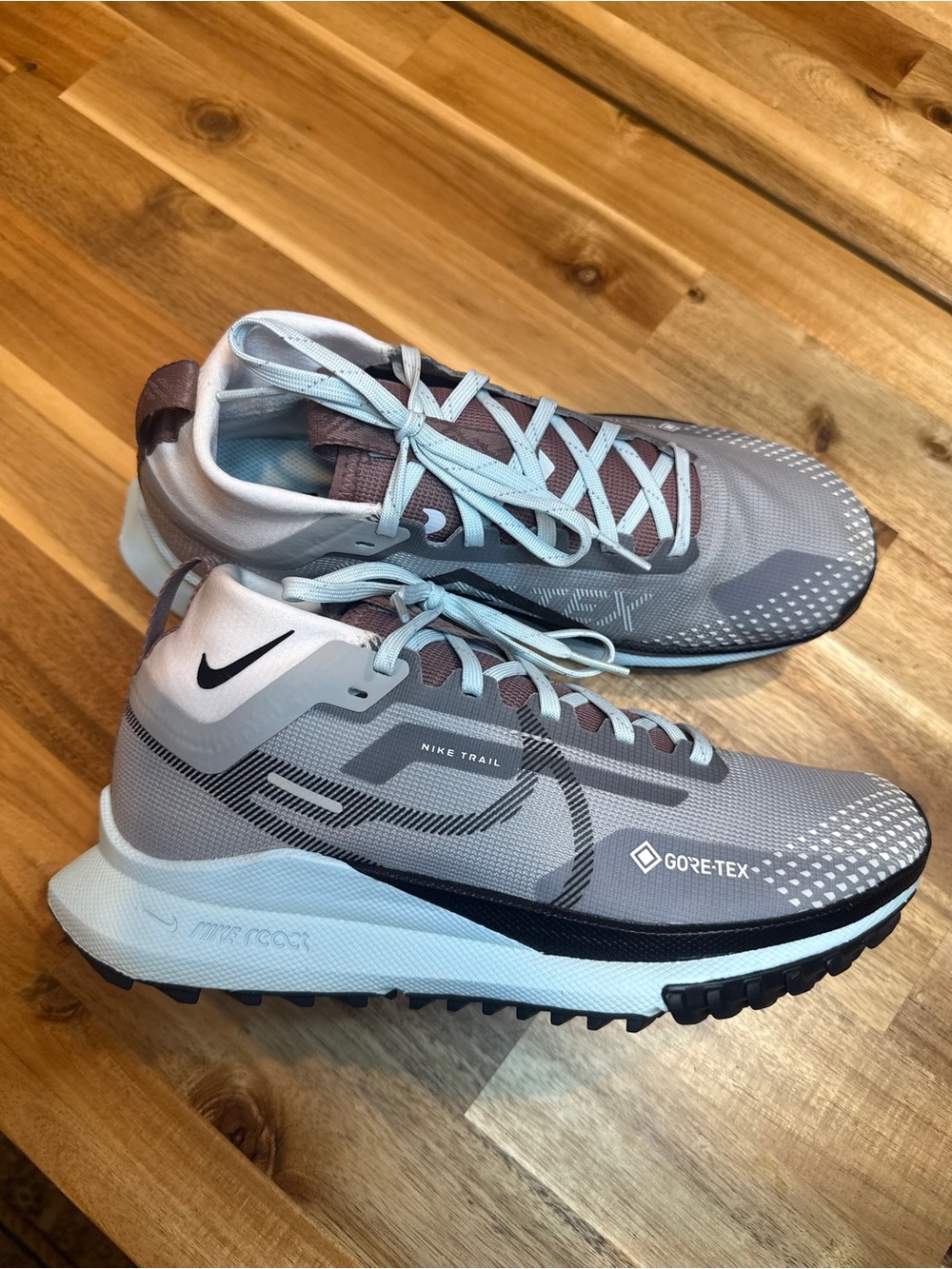 Nike Women’s Grey/Grey-Blue Trail Running Shoes with GORE-TEX - Picture 2 of 7